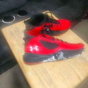 Boys under Armour 7Y sneakers